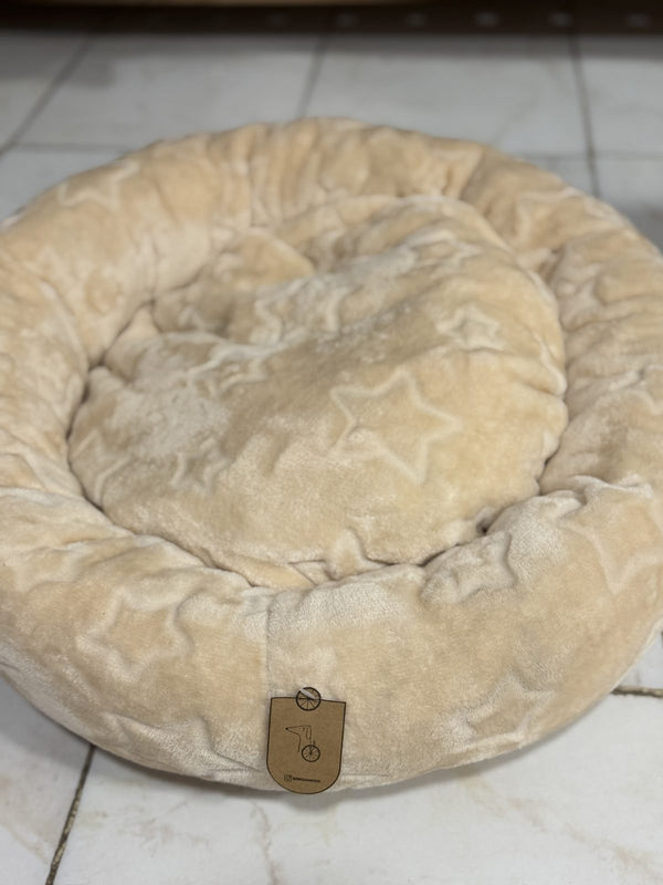 Cucha nido redonda beige con estrellas
