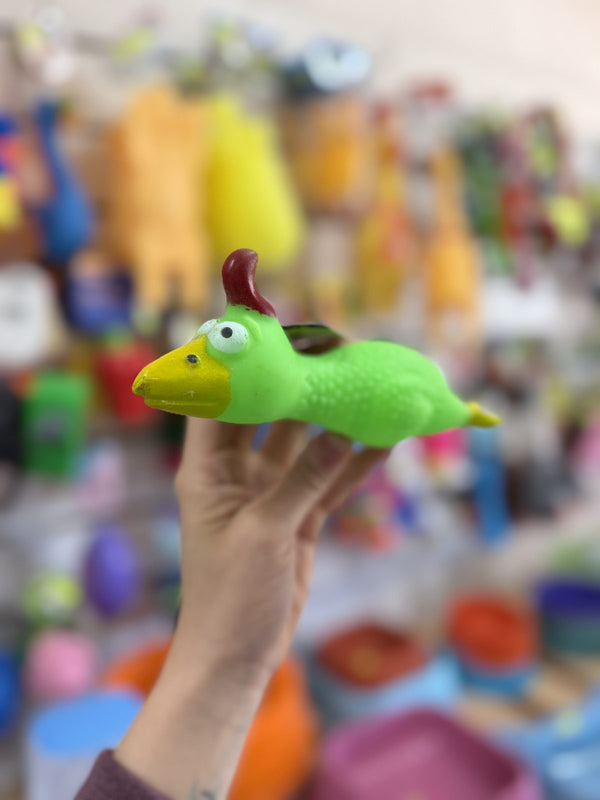 Pato de goma verde con cresta