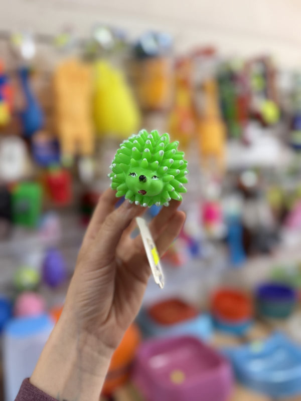Pelota erizo con pinches verde