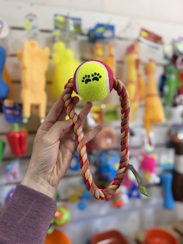 Aro de soga con pelota de tenis rojo