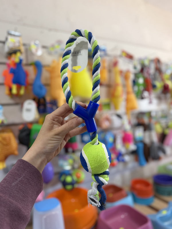 Soga con aro, pelota de tenis y nudos
